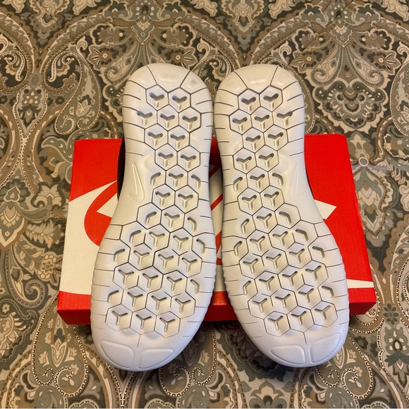 NWT Nike Free RN 2018 Black Metallic Gold Running Shoes Women’s Sz 8.5 - Picture 12 of 13